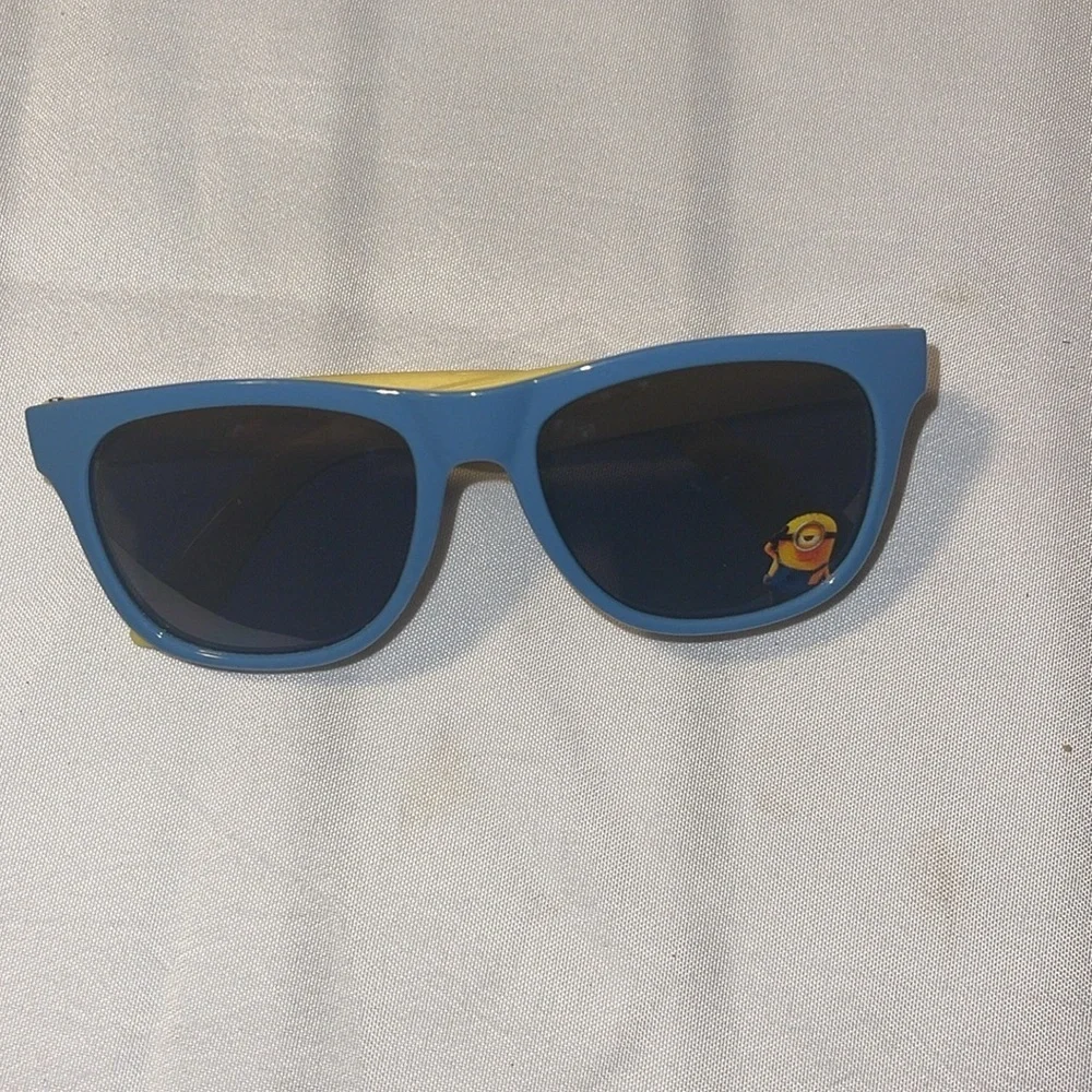3 kids shades- 1 unknown, 1 Minions and 1 Jurassic Park EUC